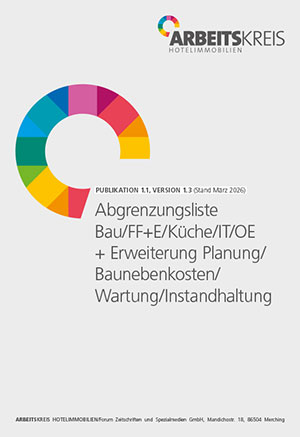 Cover der Publikation „Abgrenzungsliste Bau/FF+E/Küche/IT/OE + Erweiterung Planung/Baunebenkosten/Wartung/Instandhaltung“, Arbeitskreis Hotelimmobilien, mit grauem Hintergrund und farbigem kreisförmigem Diagramm-Element oben links sowie Logo „ARBEITSKREIS HOTELIMMOBILIEN“.